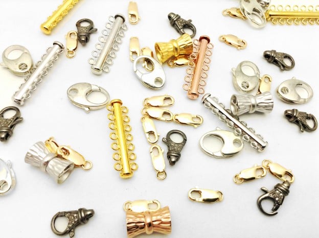Exploring The Variety Of Clasps Used In Handcrafted Jewelry